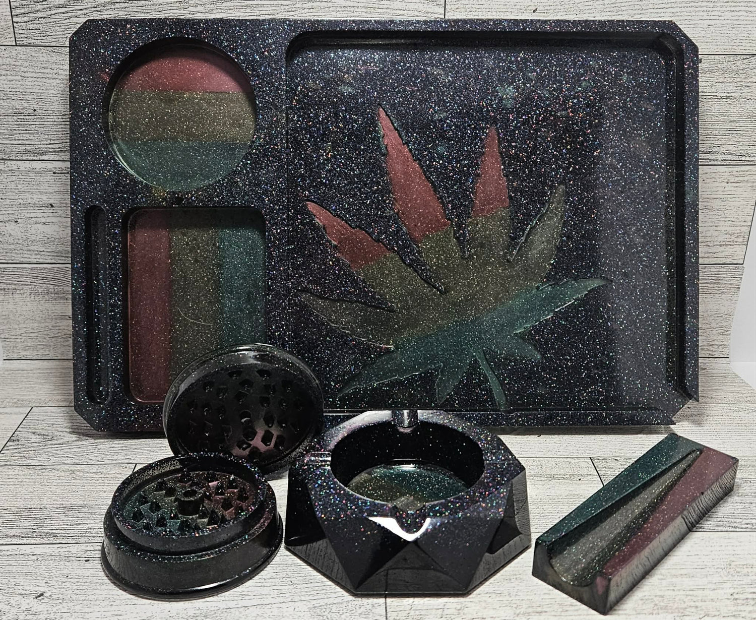 Roller tray, with grinder, holder, ash tray